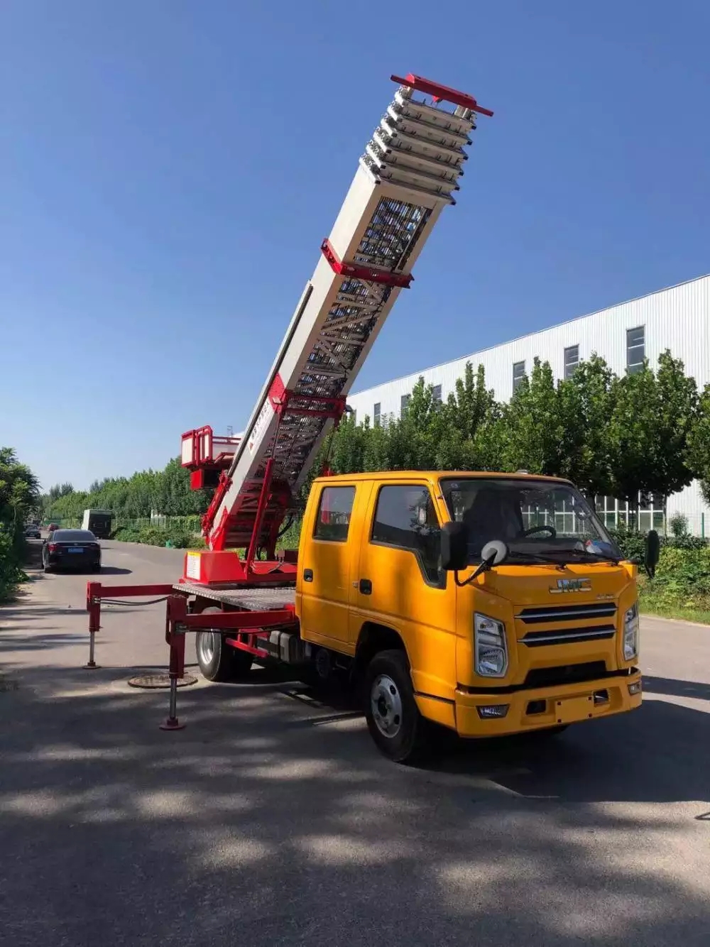 苏州虎丘附近的云梯车出租服务：轻松解决高空作业需求