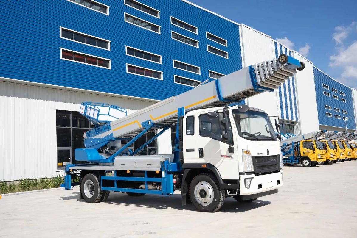 苏州虎丘出租云梯车高空作业车 建筑垃圾搬运